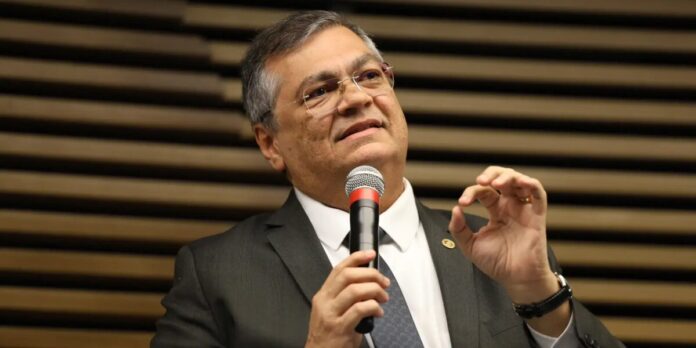 Dino cita Master e determina revisão de regras da CVM Dino cita Master e determina revisão de regras da CVM