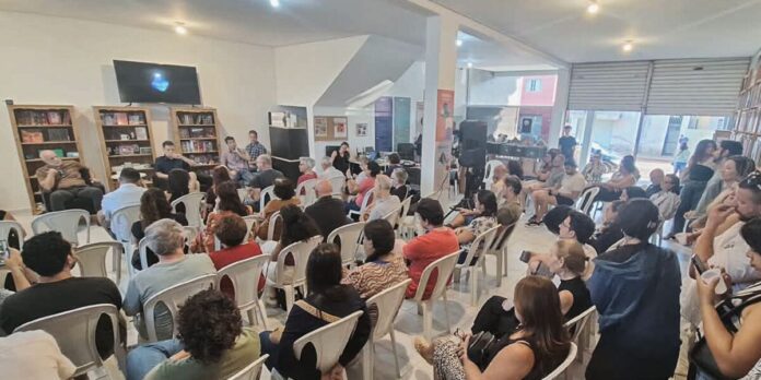 Livraria transforma vida cultural de pequeno município de São Paulo Livraria transforma vida cultural de pequeno município de São Paulo