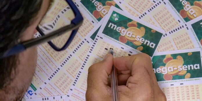 Mega-Sena sorteia prêmio de R$ 32 milhões nesta terça-feira Mega-Sena sorteia prêmio de R$ 32 milhões nesta terça-feira
