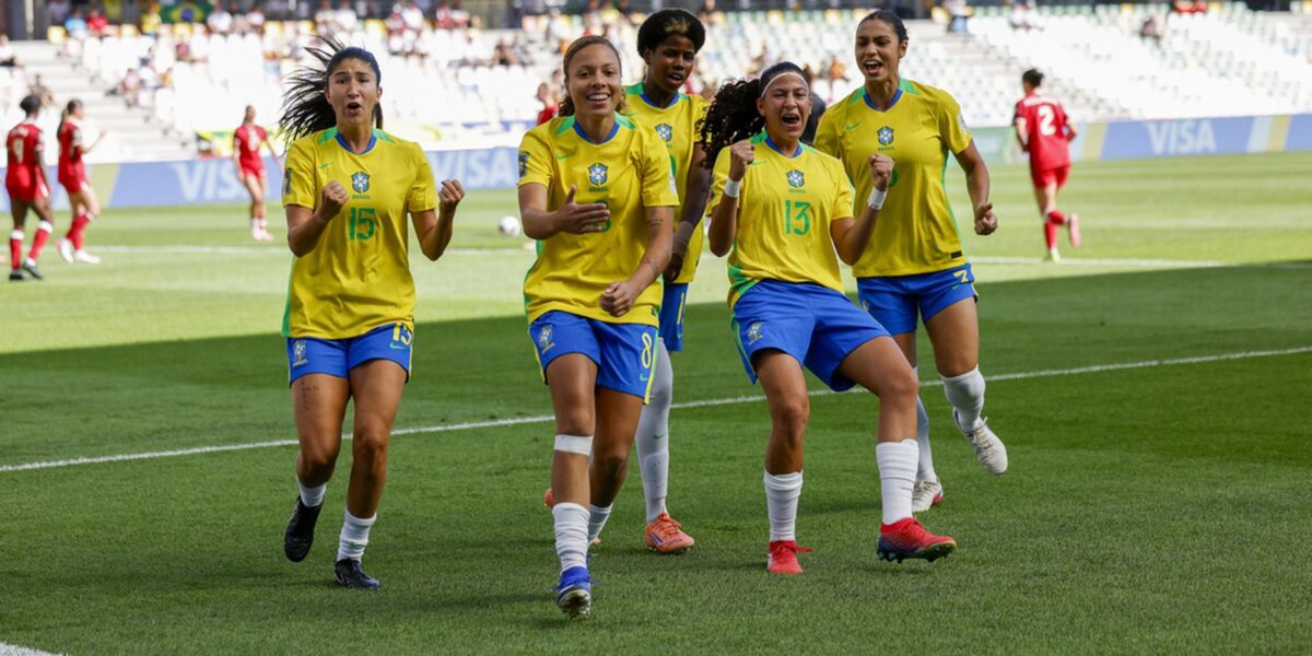 Seleção feminina bate o Canadá e vai às oitavas do Mundial Sub-20 Seleção feminina bate o Canadá e vai às oitavas do Mundial Sub-20
