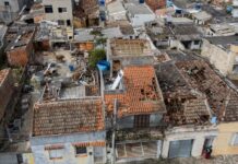 Temporal no Rio Grande do Sul deixa um morto, quatro desaparecidos e afeta 119 cidades Temporais provocam morte, desaparecimentos e atingem 119 cidades no RS